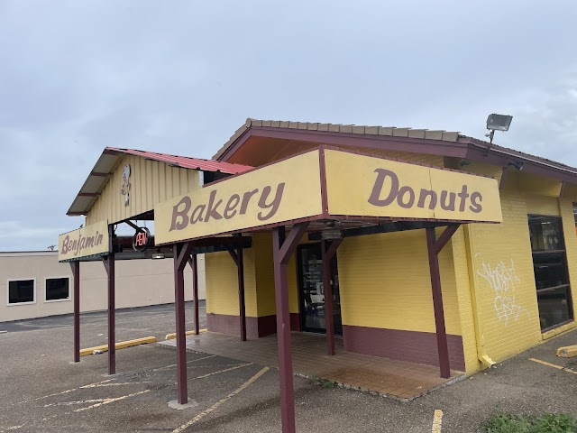Benjamin Donuts Western, Bakeries in Amarillo
