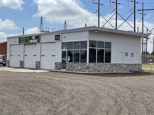 Green Light Oil Change, Oil Change in Amarillo