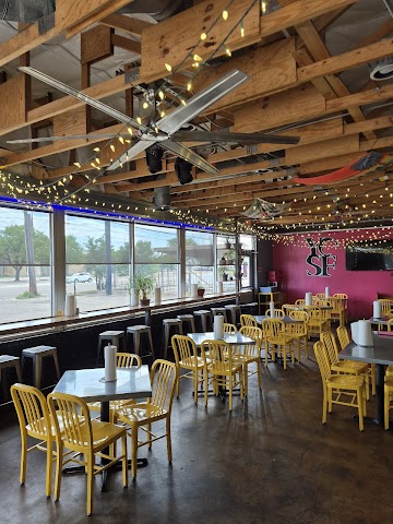 Yellow City Street Food, Burgers in Amarillo