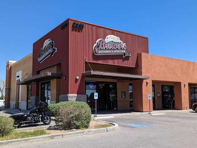 Brewers Restaurant & Sports Bar, Bars in Yuma