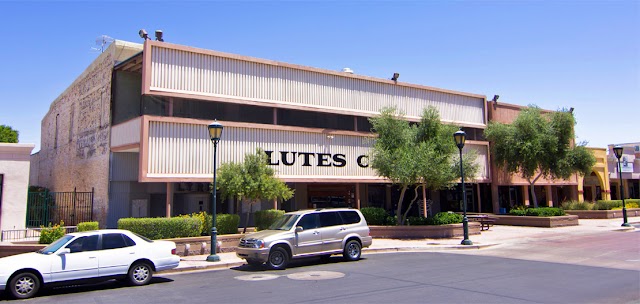 Lutes Casino, Burgers in Yuma