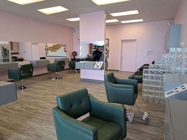Blushing Lillies Beauty Lounge, Hair Salons in Yuma
